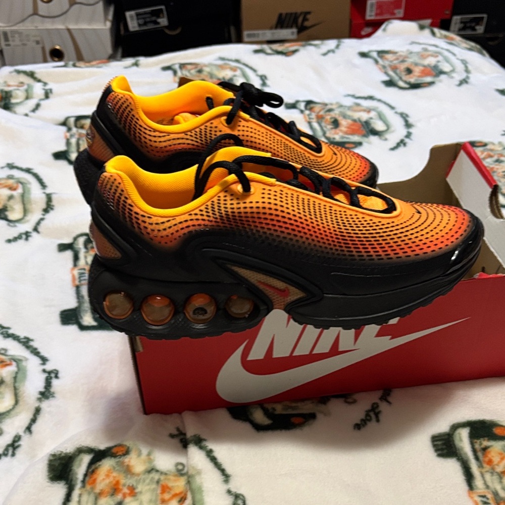 Nike mens Vibrant Orange and Black Sneakers - Picture 2 of 5